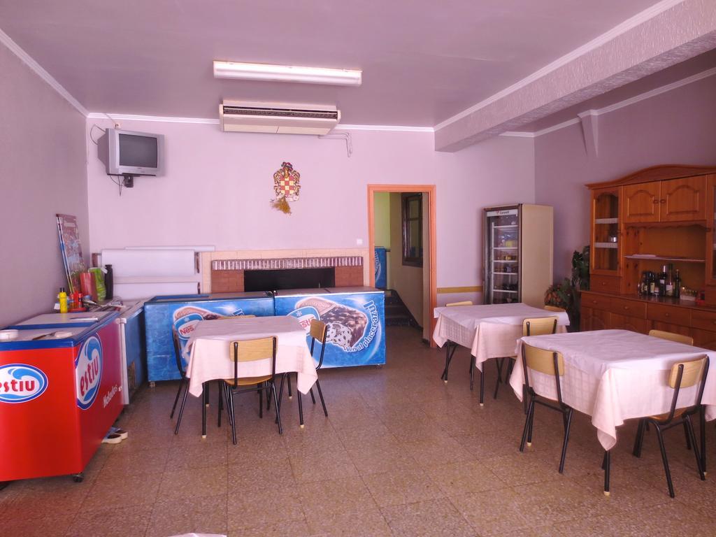 Hostal Roca Fayón Eksteriør billede