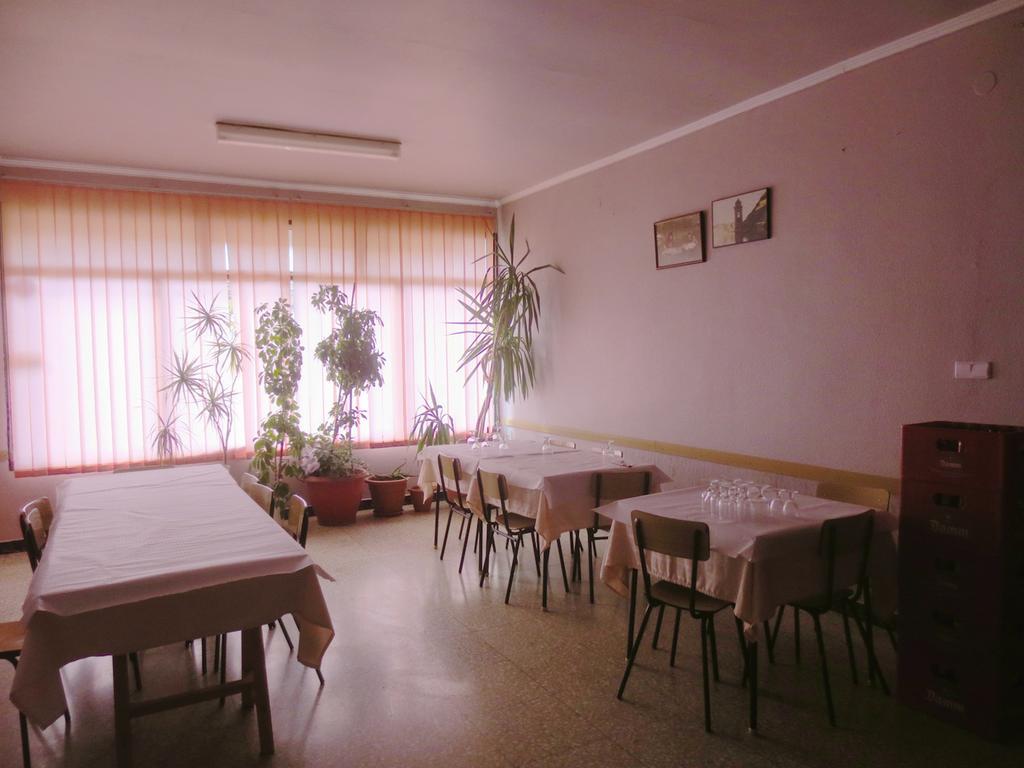Hostal Roca Fayón Eksteriør billede