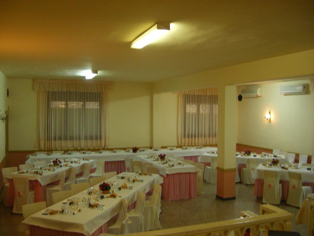 Hostal Roca Fayón Eksteriør billede